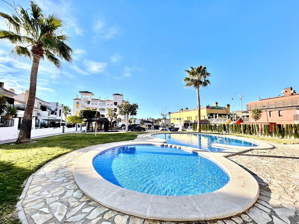 For sale - 2 Bedroom 2 Bathroom Apartment in Villamartin - Villamartin  - Alicante