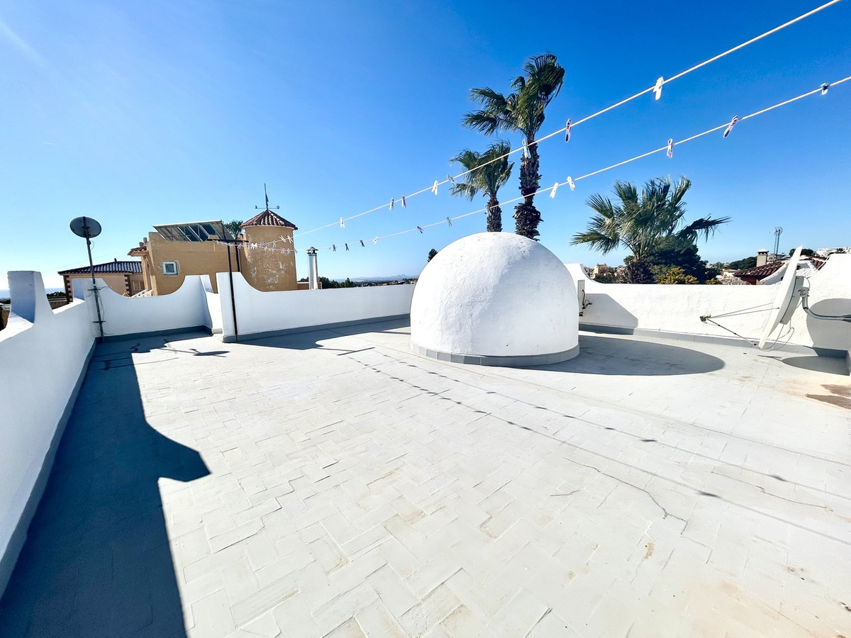 For sale - 2 Bedroom 2 Bathroom Detached Villa in Villamartin  - Villamartin  - Alicante
