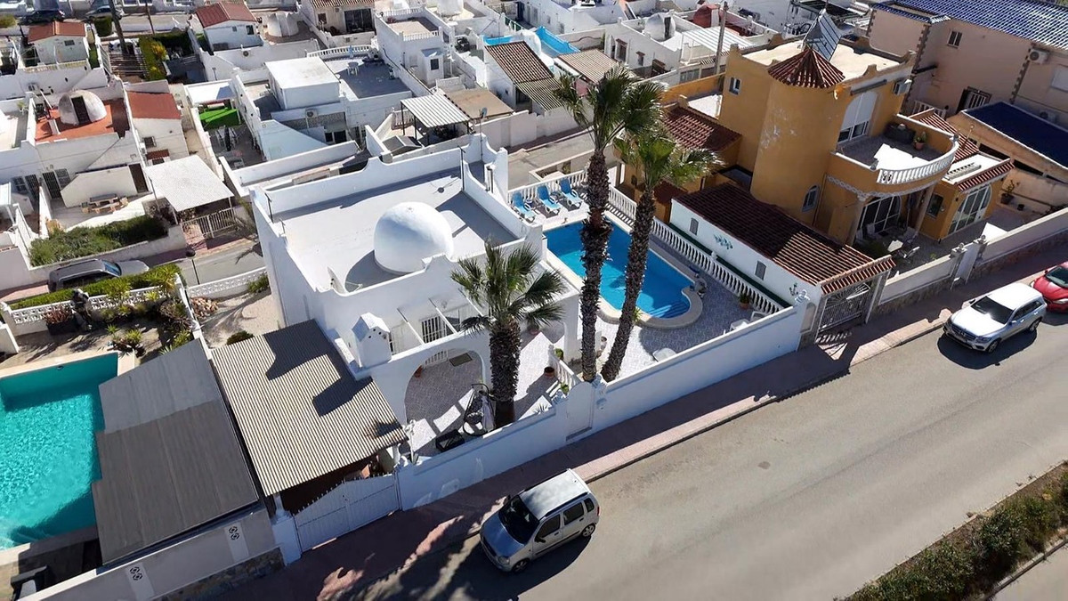 For sale - 2 Bedroom 2 Bathroom House - Detached Villa in Orihuela - Villamartin  - Alicante
