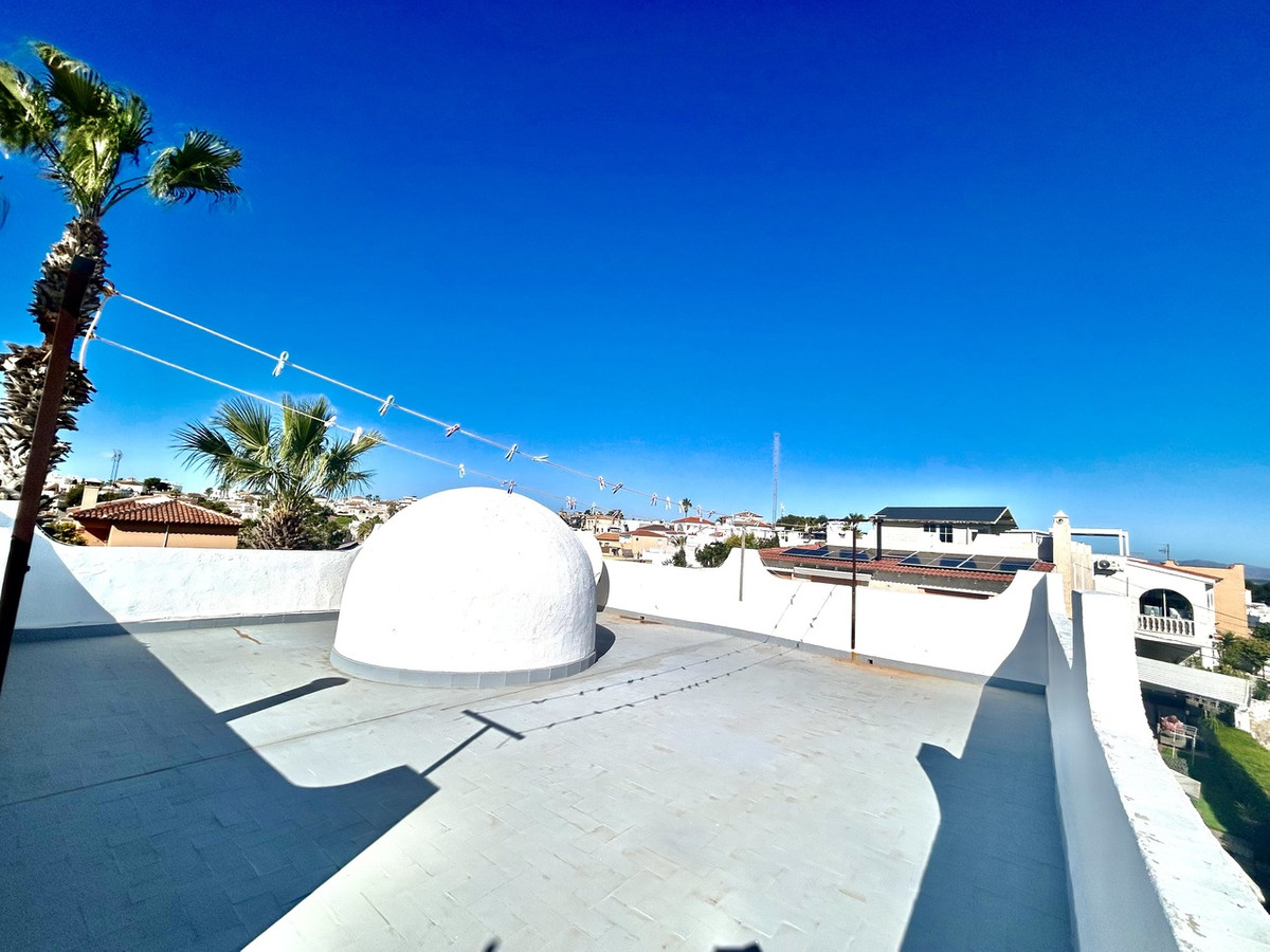 For sale - 2 Bedroom 2 Bathroom Detached Villa in Villamartin  - Villamartin  - Alicante