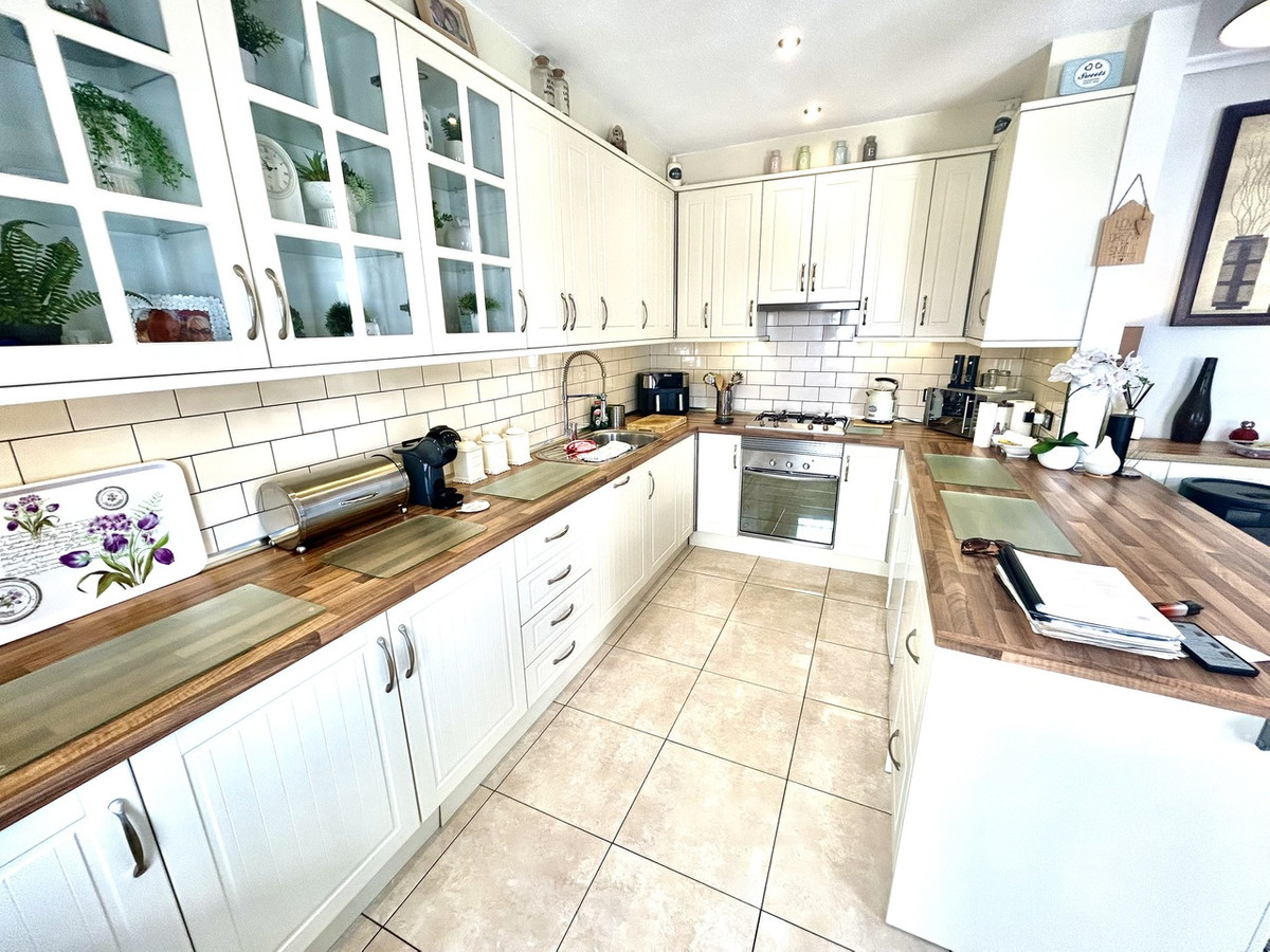 For sale - 2 Bedroom 2 Bathroom Detached Villa in Villamartin  - Villamartin  - Alicante