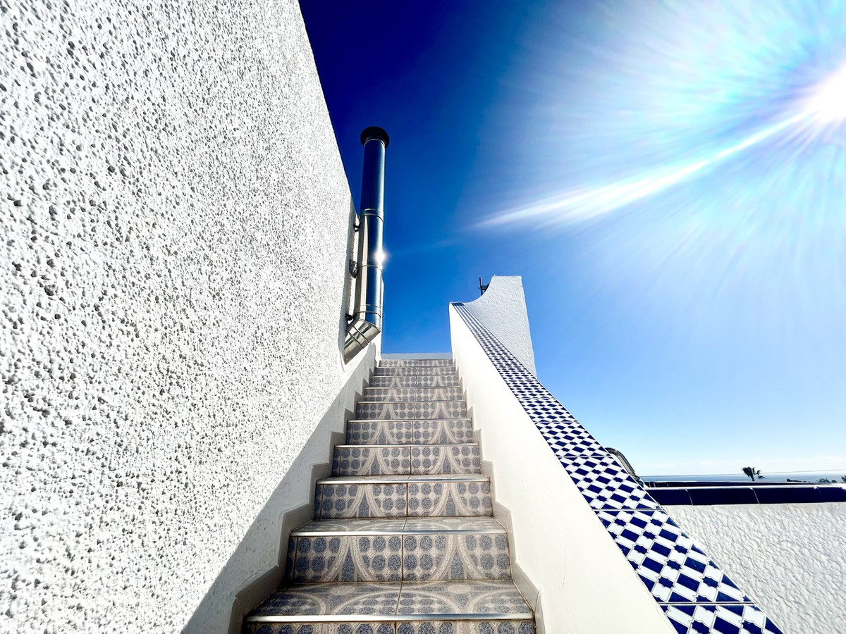 For sale - 2 Bedroom 2 Bathroom Detached Villa in Villamartin  - Villamartin  - Alicante