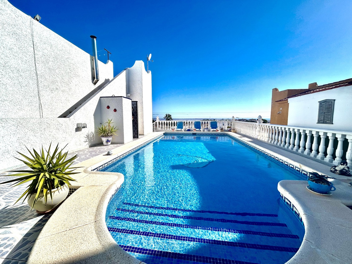 For sale - 2 Bedroom 2 Bathroom House - Detached Villa in Orihuela - Villamartin  - Alicante