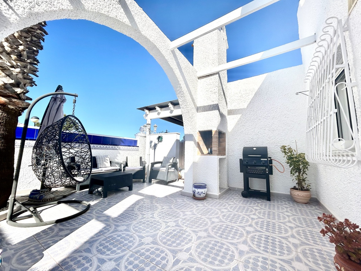 For sale - 2 Bedroom 2 Bathroom Detached Villa in Villamartin  - Villamartin  - Alicante