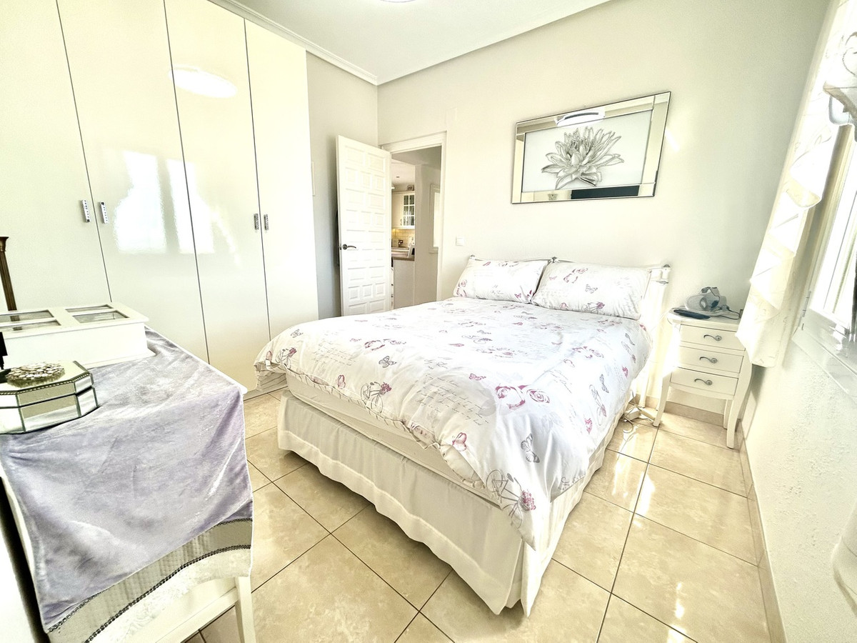For sale - 2 Bedroom 2 Bathroom Detached Villa in Villamartin  - Villamartin  - Alicante