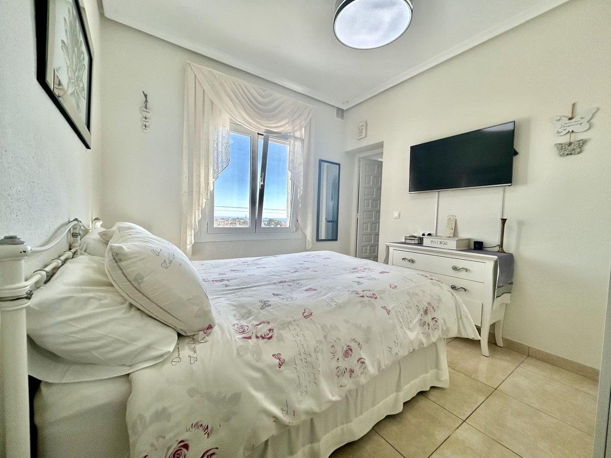 For sale - 2 Bedroom 2 Bathroom Detached Villa in Villamartin  - Villamartin  - Alicante