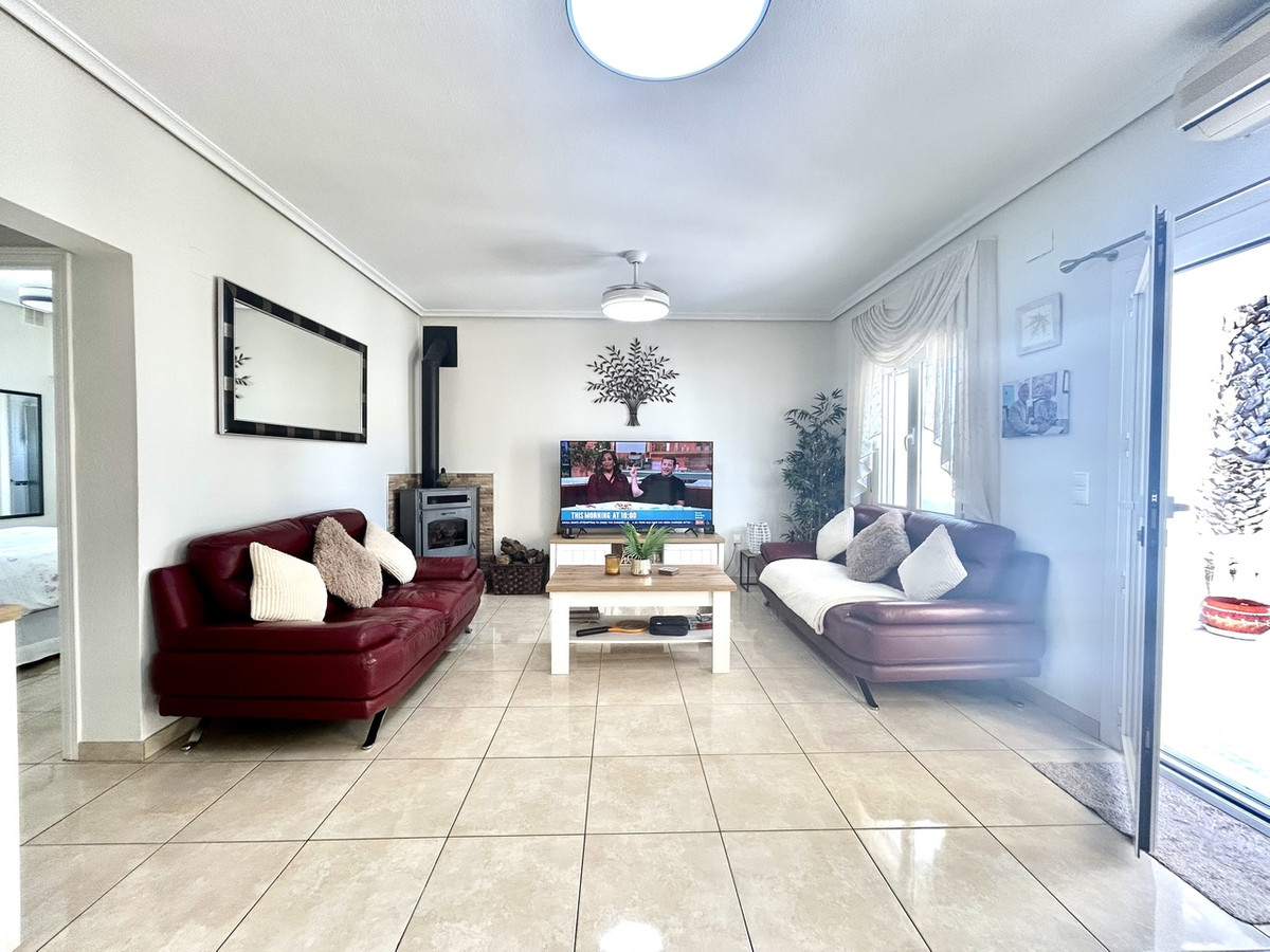 For sale - 2 Bedroom 2 Bathroom House - Detached Villa in Orihuela - Villamartin  - Alicante