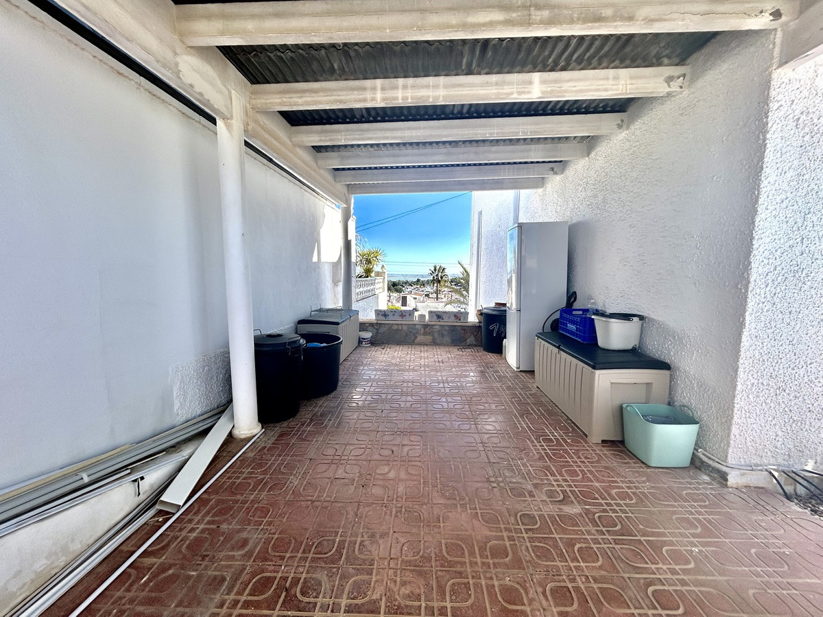 For sale - 2 Bedroom 2 Bathroom Detached Villa in Villamartin  - Villamartin  - Alicante