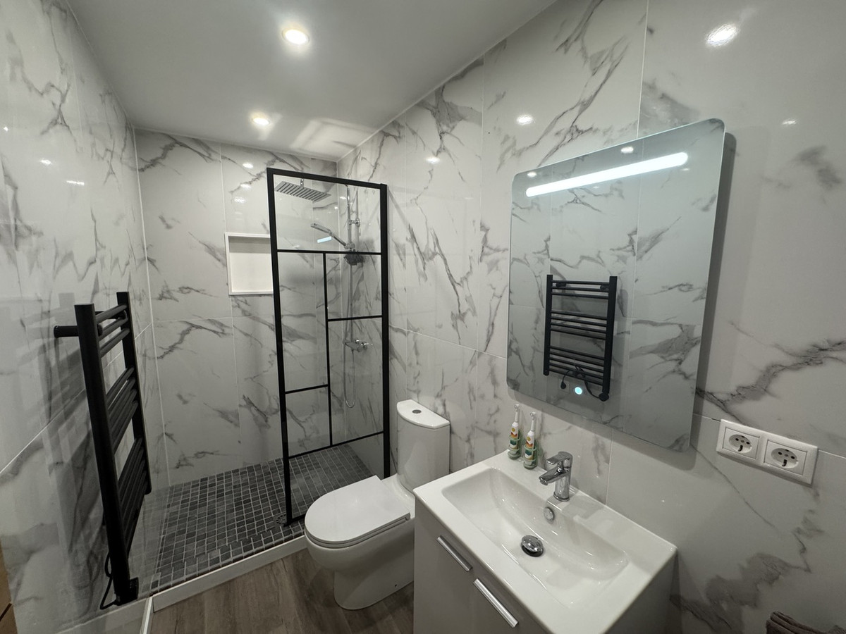 For sale - 4 Bedroom 2 Bathroom House - Townhouse in San Miguel de Salinas - San Miguel de Salinas Centro  - Alicante