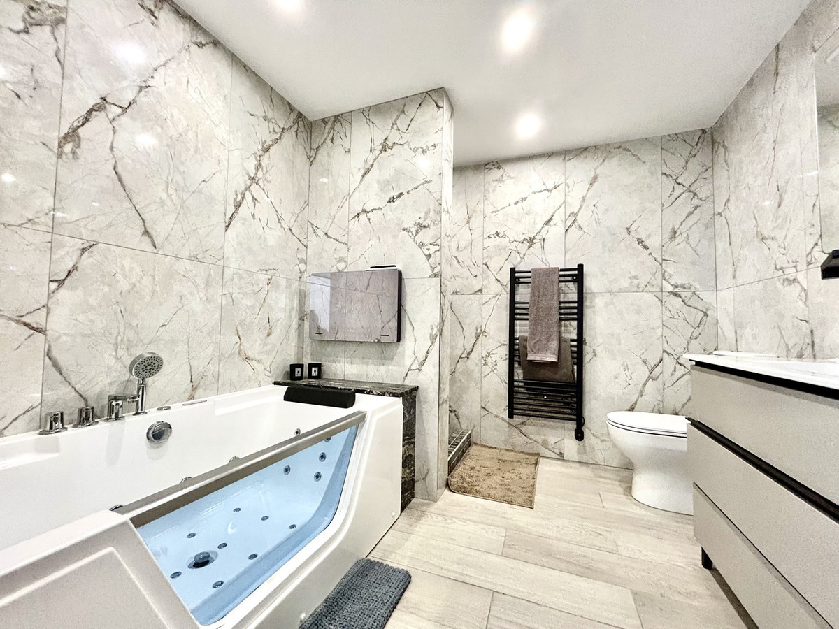 For sale - 4 Bedroom 2 Bathroom House - Townhouse in San Miguel de Salinas - San Miguel de Salinas Centro  - Alicante