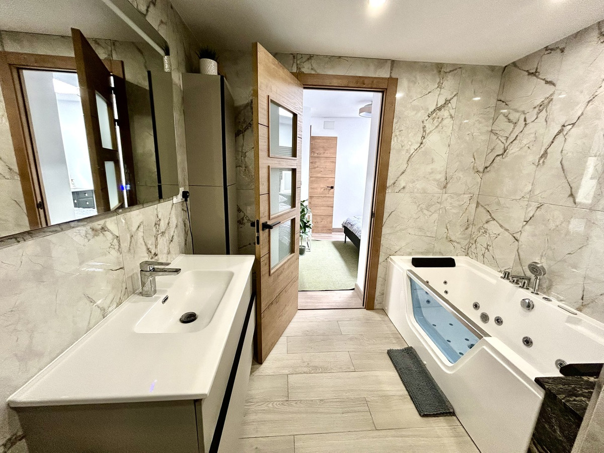 For sale - 4 Bedroom 2 Bathroom House - Townhouse in San Miguel de Salinas - San Miguel de Salinas Centro  - Alicante