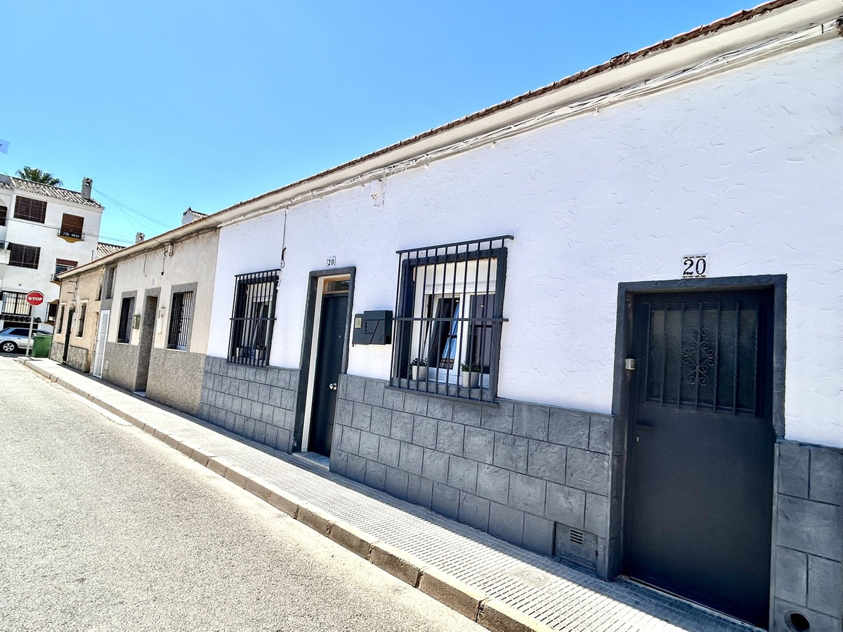 For sale - 4 Bedroom 2 Bathroom House - Townhouse in San Miguel de Salinas - San Miguel de Salinas Centro  - Alicante