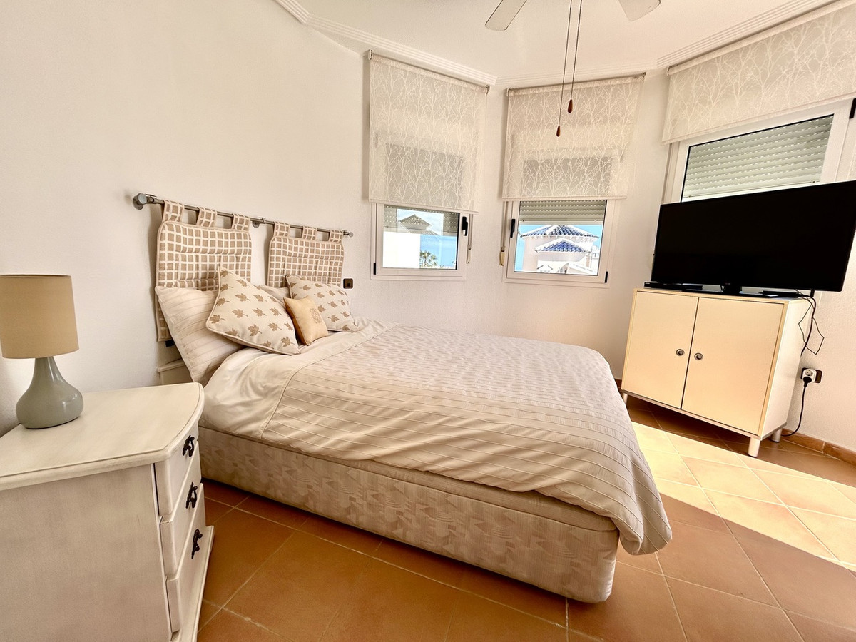 For sale - 4 Bedroom 3 Bathroom House - Detached Villa in Pilar de la Horadada - Pinar de Campoverde  - Alicante