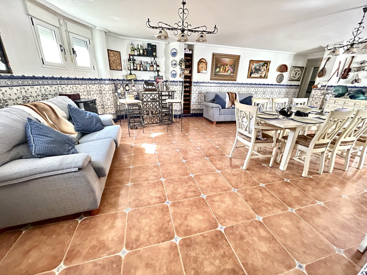 For sale - 4 Bedroom 3 Bathroom House - Detached Villa in Pilar de la Horadada - Pinar de Campoverde  - Alicante