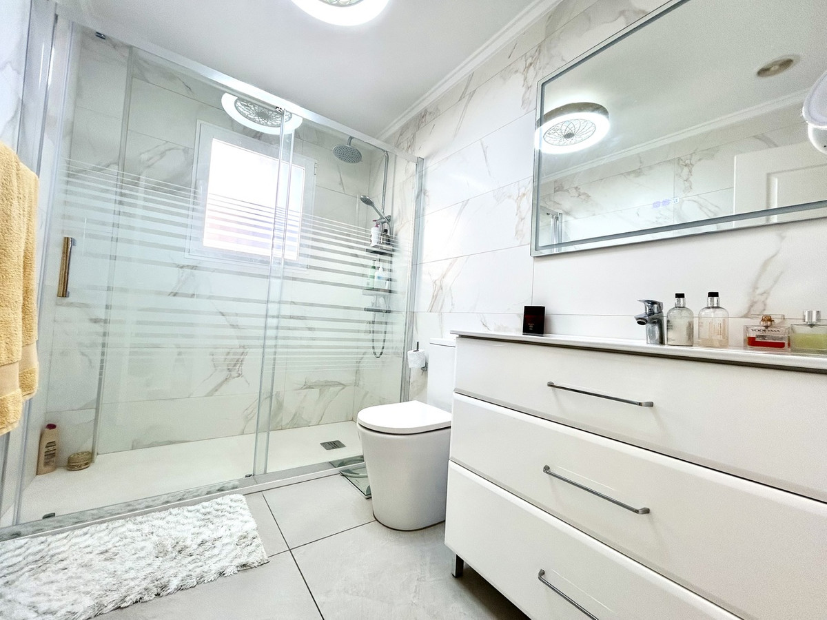 For sale - 4 Bedroom 3 Bathroom House - Detached Villa in Pilar de la Horadada - Pinar de Campoverde  - Alicante