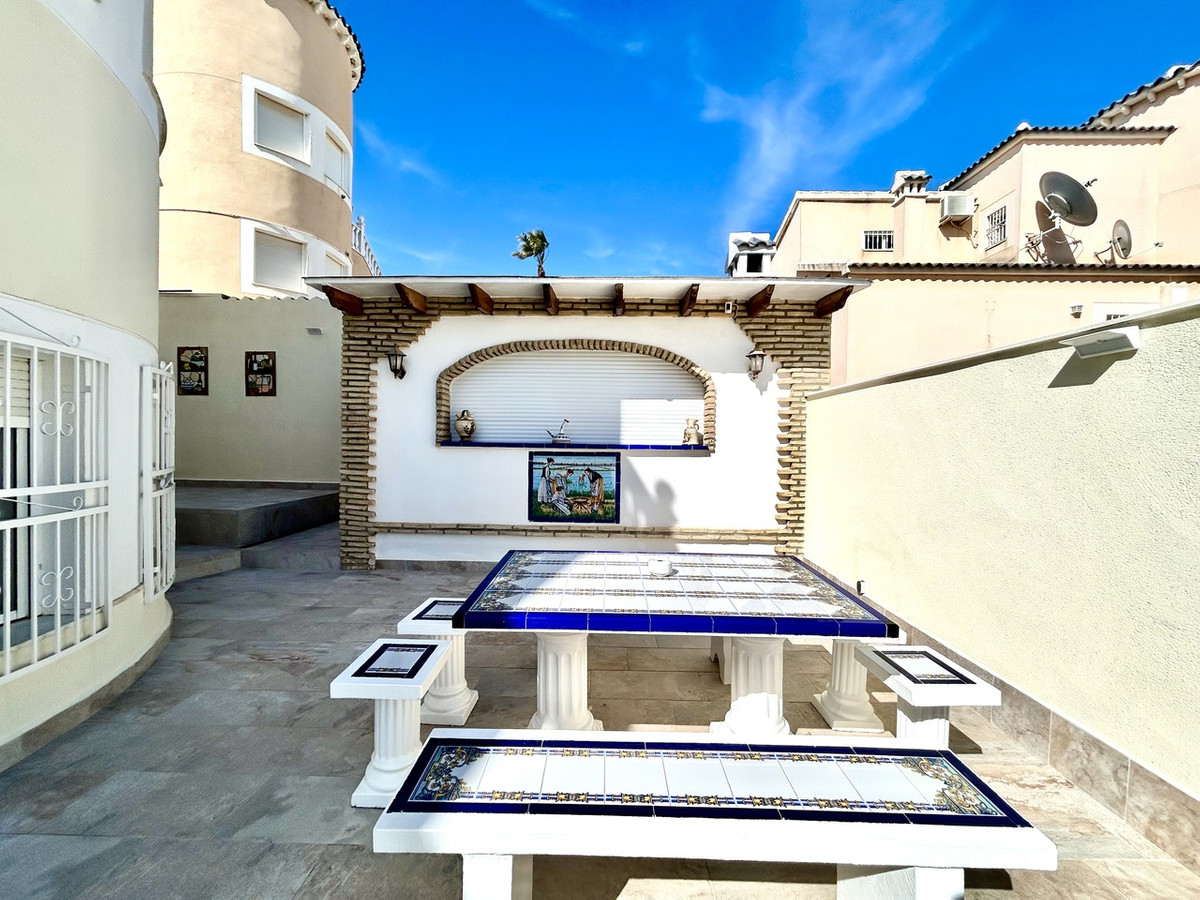 For sale - 4 Bedroom 3 Bathroom House - Detached Villa in Pilar de la Horadada - Pinar de Campoverde  - Alicante