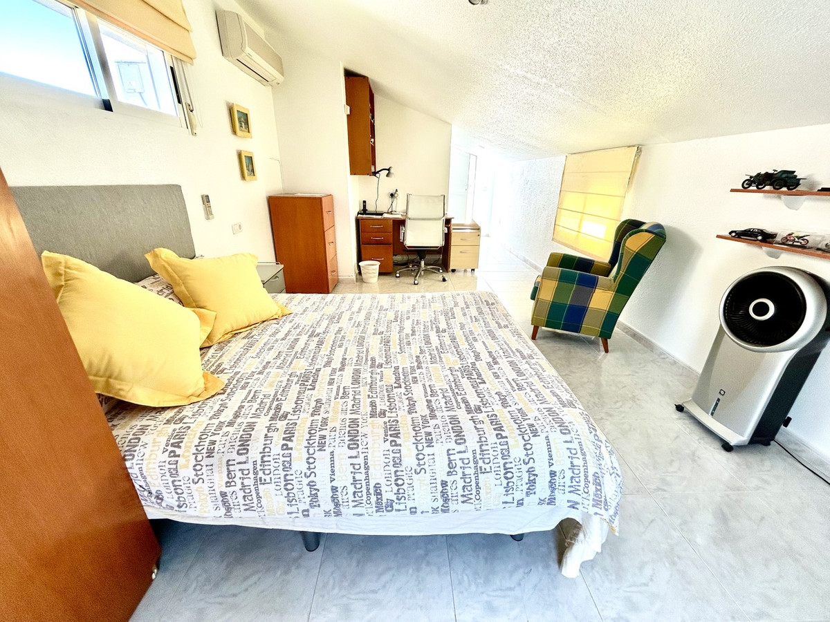 For sale - 4 Bedroom 3 Bathroom House - Detached Villa in Pilar de la Horadada - Pinar de Campoverde  - Alicante