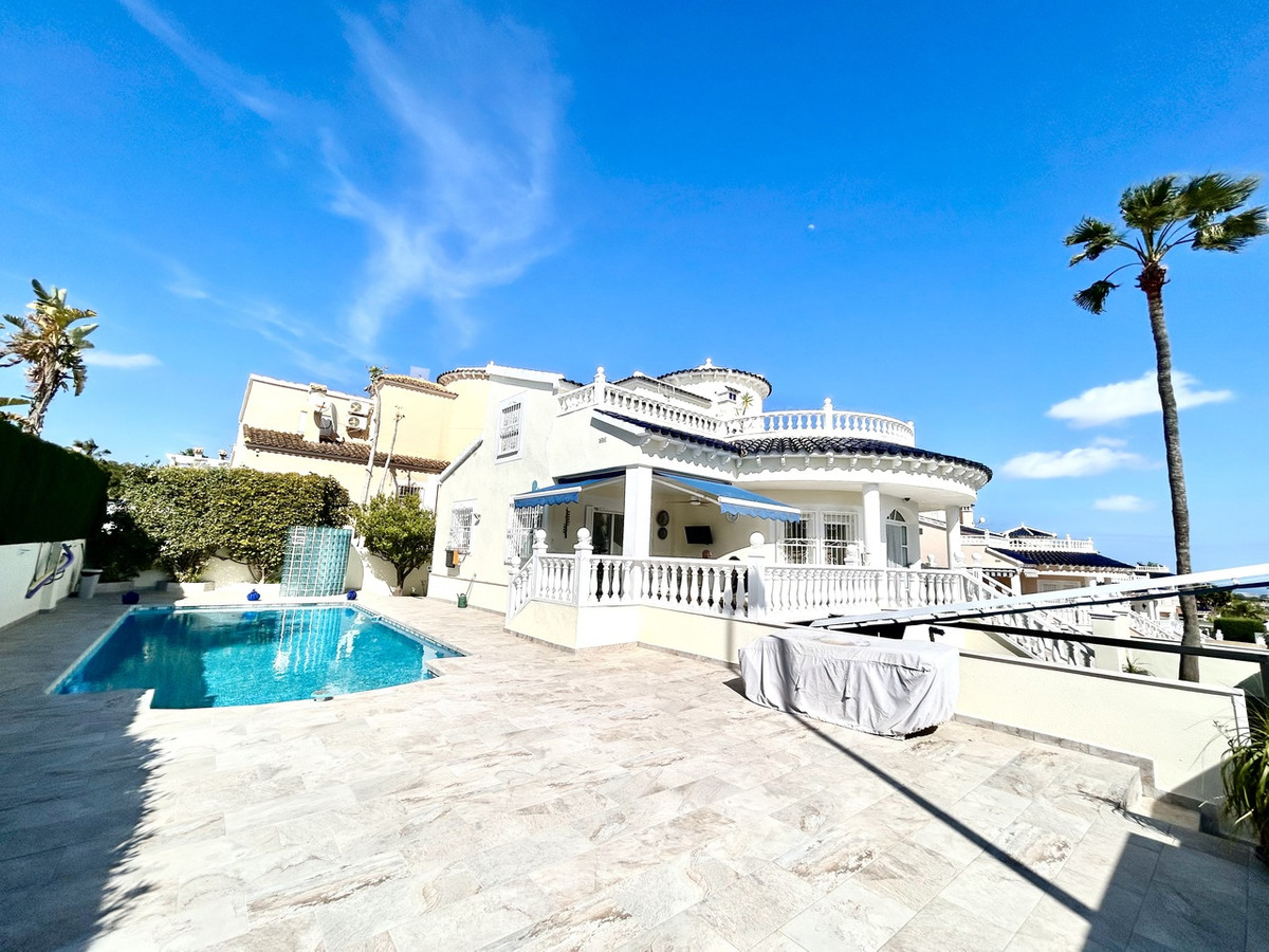 For sale - 4 Bedroom 3 Bathroom House - Detached Villa in Pilar de la Horadada - Pinar de Campoverde  - Alicante