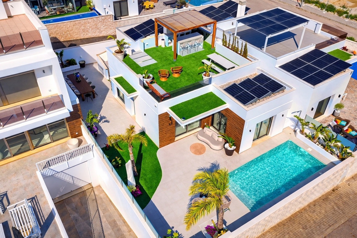 For sale - 4 Bedroom 3 Bathroom House - Detached Villa in San Miguel de Salinas - San Miguel de Salinas Centro  - Alicante