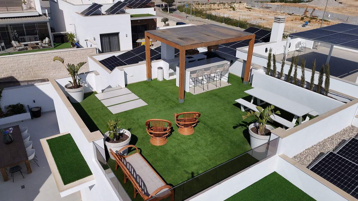 For sale - 4 Bedroom 3 Bathroom House - Detached Villa in San Miguel de Salinas - San Miguel de Salinas Centro  - Alicante