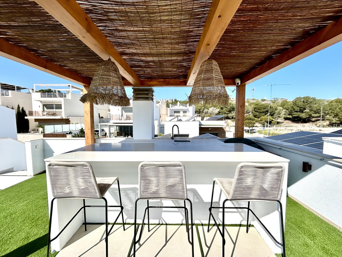 For sale - 4 Bedroom 3 Bathroom House - Detached Villa in San Miguel de Salinas - San Miguel de Salinas Centro  - Alicante