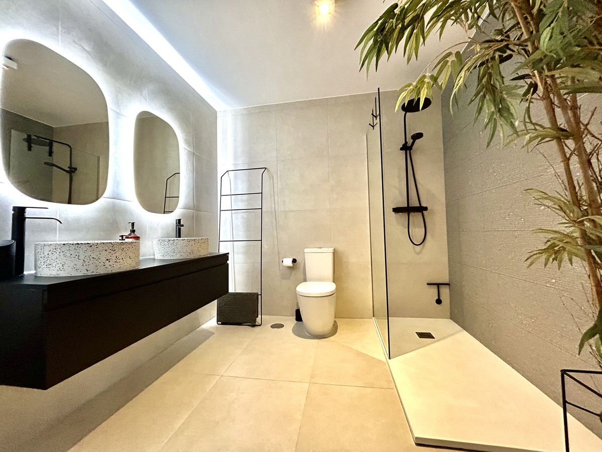 For sale - 4 Bedroom 3 Bathroom House - Detached Villa in San Miguel de Salinas - San Miguel de Salinas Centro  - Alicante