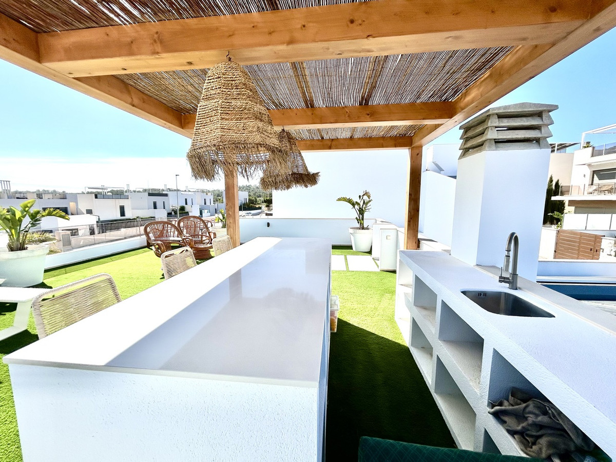 For sale - 4 Bedroom 3 Bathroom House - Detached Villa in San Miguel de Salinas - San Miguel de Salinas Centro  - Alicante