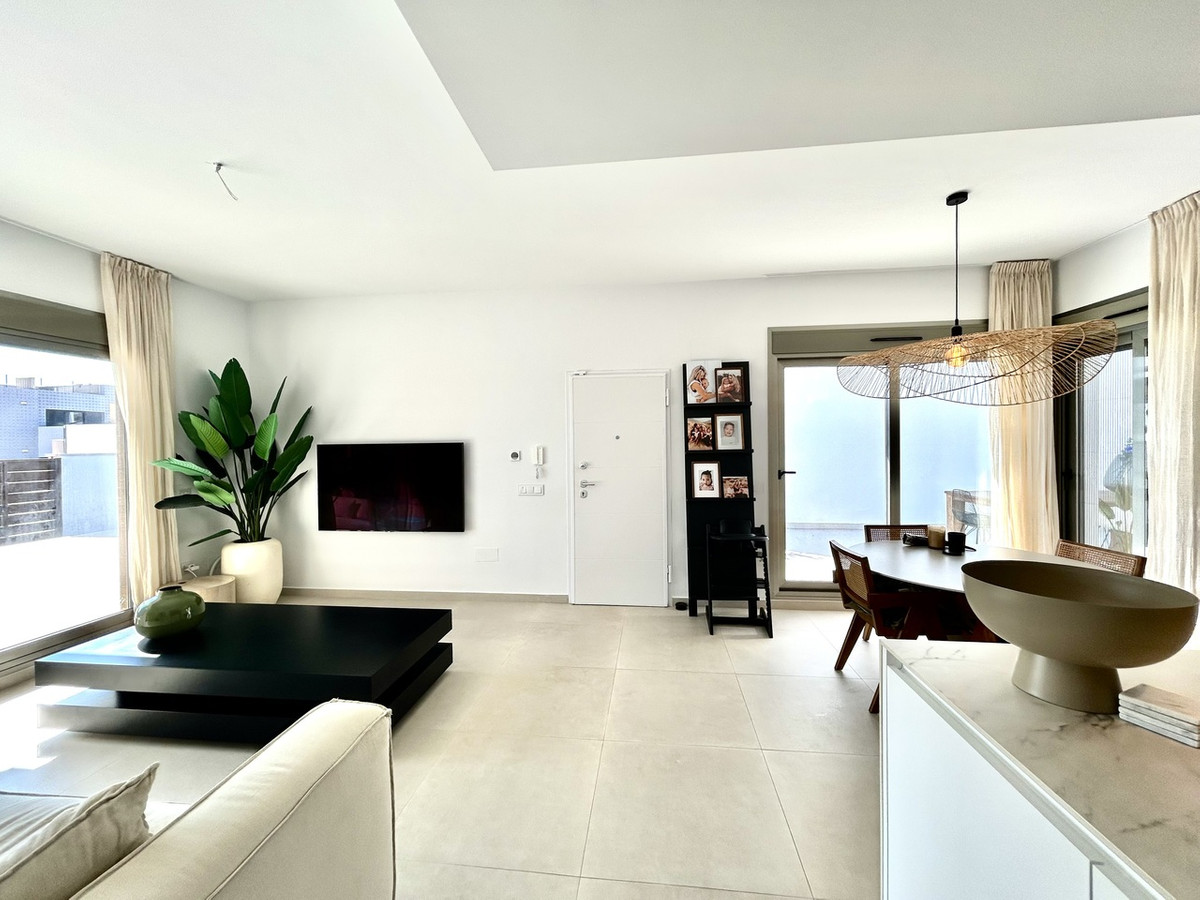 For sale - 4 Bedroom 3 Bathroom House - Detached Villa in San Miguel de Salinas - San Miguel de Salinas Centro  - Alicante