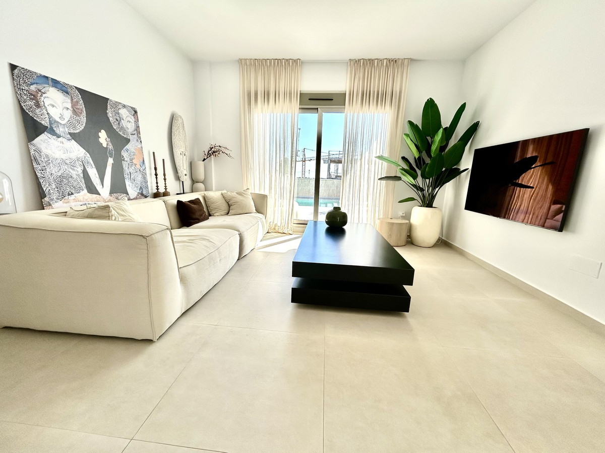 For sale - 4 Bedroom 3 Bathroom House - Detached Villa in San Miguel de Salinas - San Miguel de Salinas Centro  - Alicante