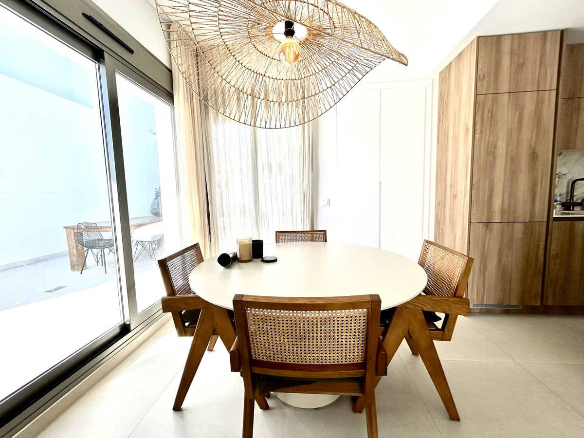 For sale - 4 Bedroom 3 Bathroom House - Detached Villa in San Miguel de Salinas - San Miguel de Salinas Centro  - Alicante