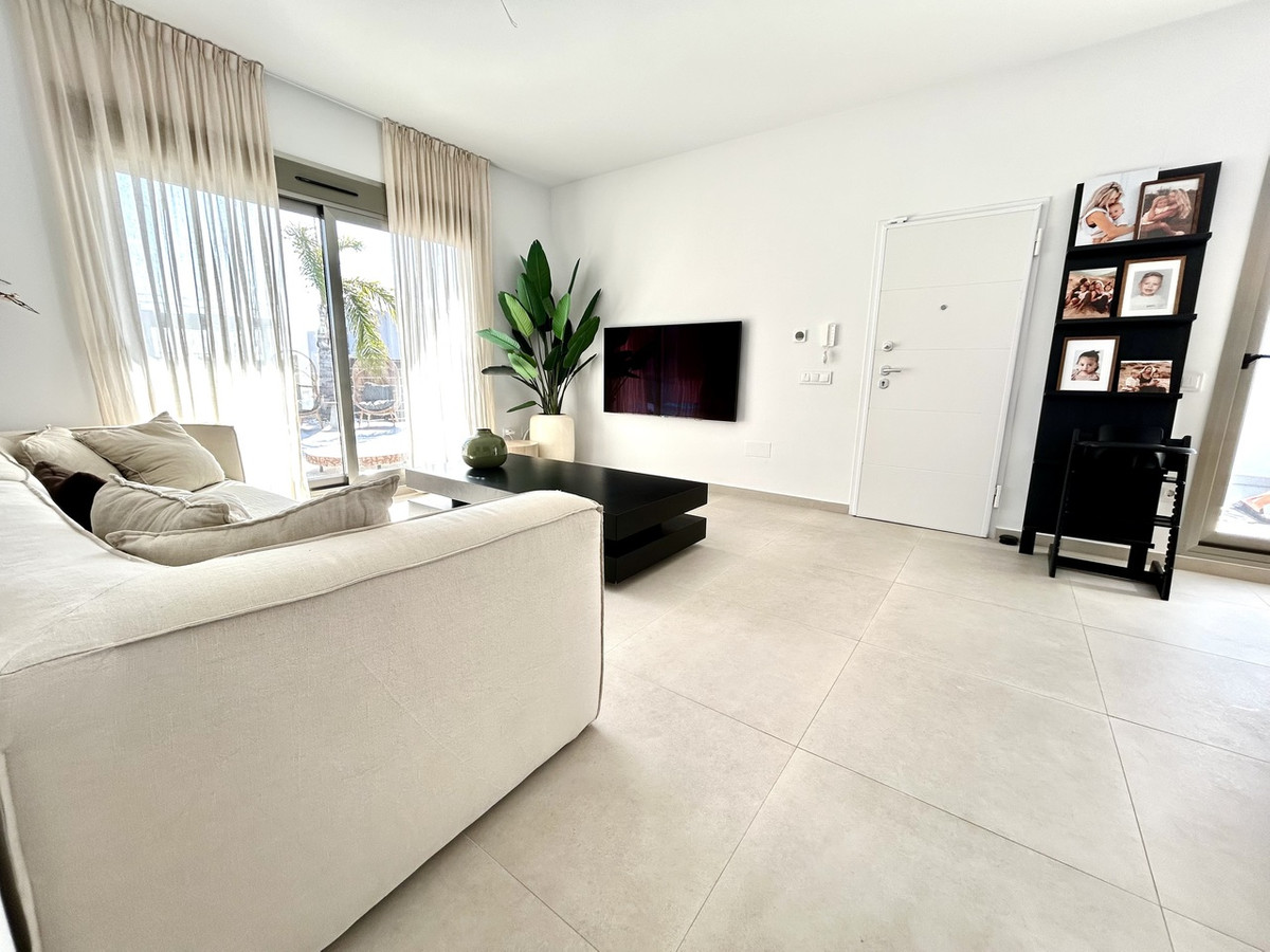 For sale - 4 Bedroom 3 Bathroom House - Detached Villa in San Miguel de Salinas - San Miguel de Salinas Centro  - Alicante