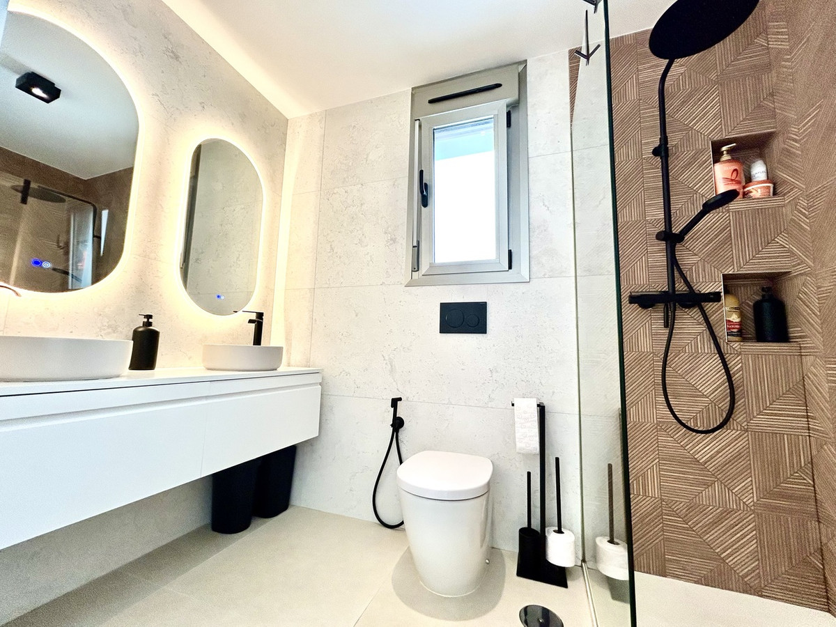 For sale - 4 Bedroom 3 Bathroom House - Detached Villa in San Miguel de Salinas - San Miguel de Salinas Centro  - Alicante