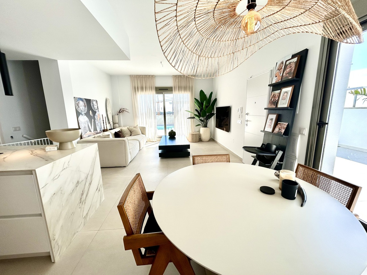 For sale - 4 Bedroom 3 Bathroom House - Detached Villa in San Miguel de Salinas - San Miguel de Salinas Centro  - Alicante