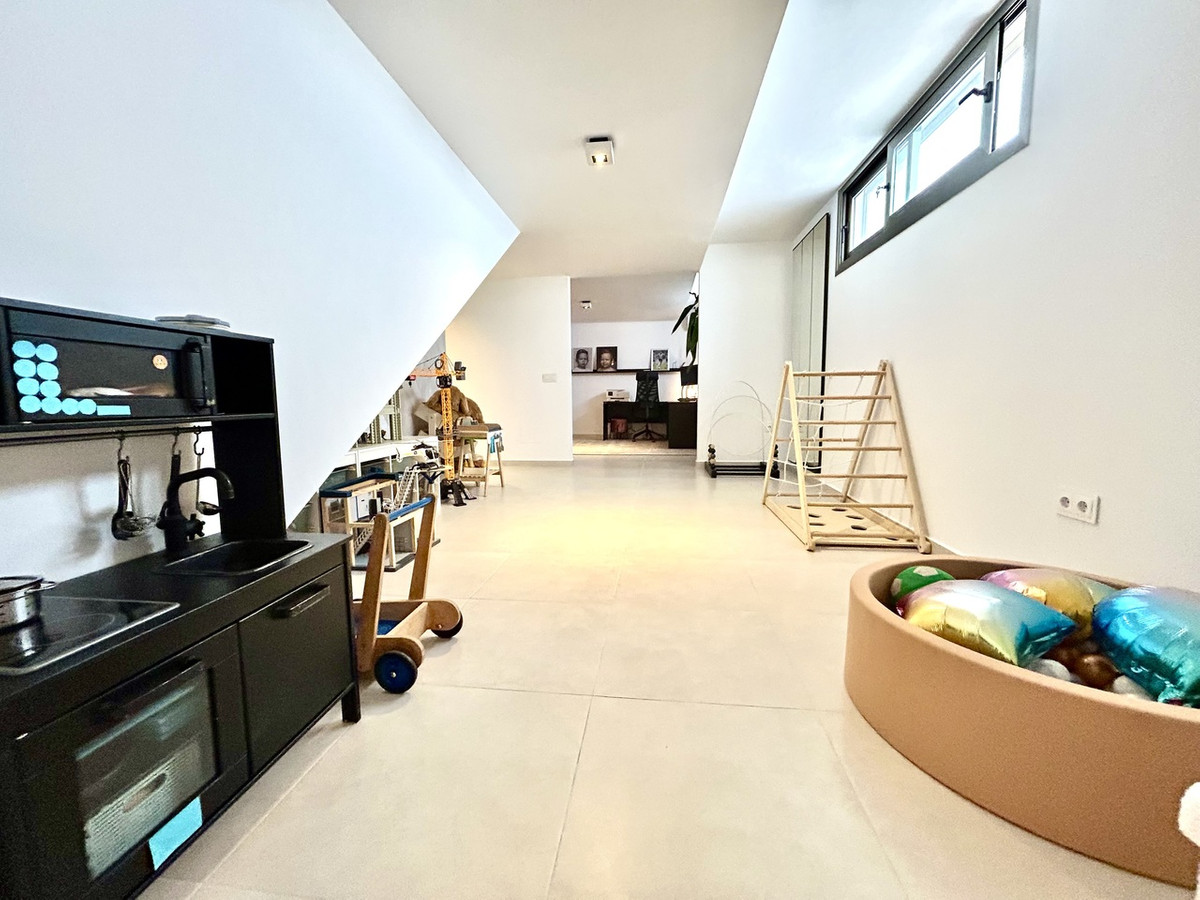 For sale - 4 Bedroom 3 Bathroom House - Detached Villa in San Miguel de Salinas - San Miguel de Salinas Centro  - Alicante