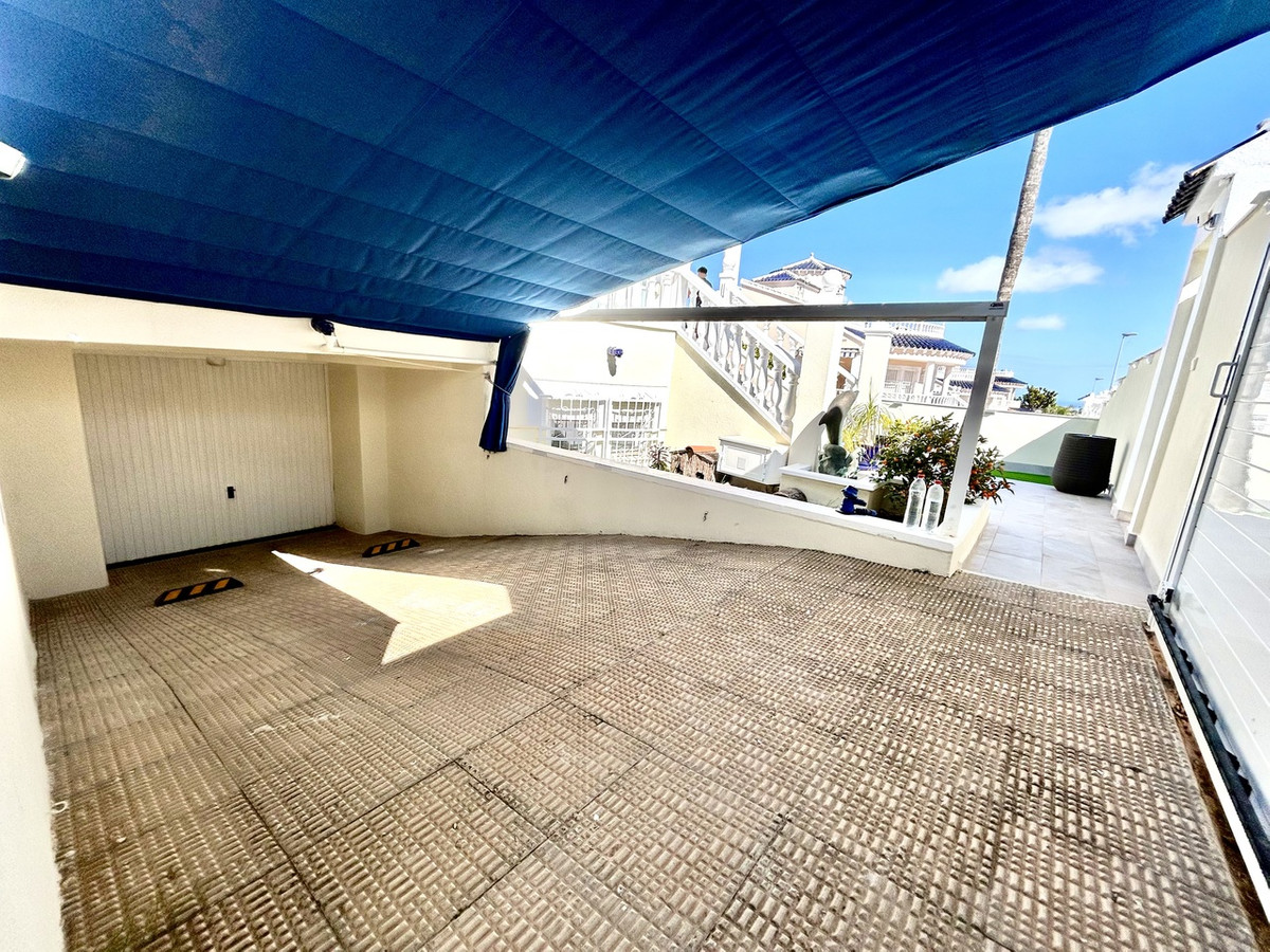 For sale - 4 Bedroom 3 Bathroom House - Detached Villa in Pilar de la Horadada - Pinar de Campoverde  - Alicante