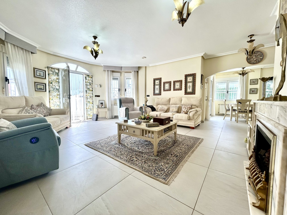 For sale - 4 Bedroom 3 Bathroom House - Detached Villa in Pilar de la Horadada - Pinar de Campoverde  - Alicante