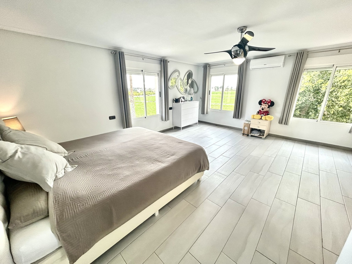 For sale - 4 Bedroom 4 Bathroom House - Detached Villa in Catral - Catral Centro  - Alicante