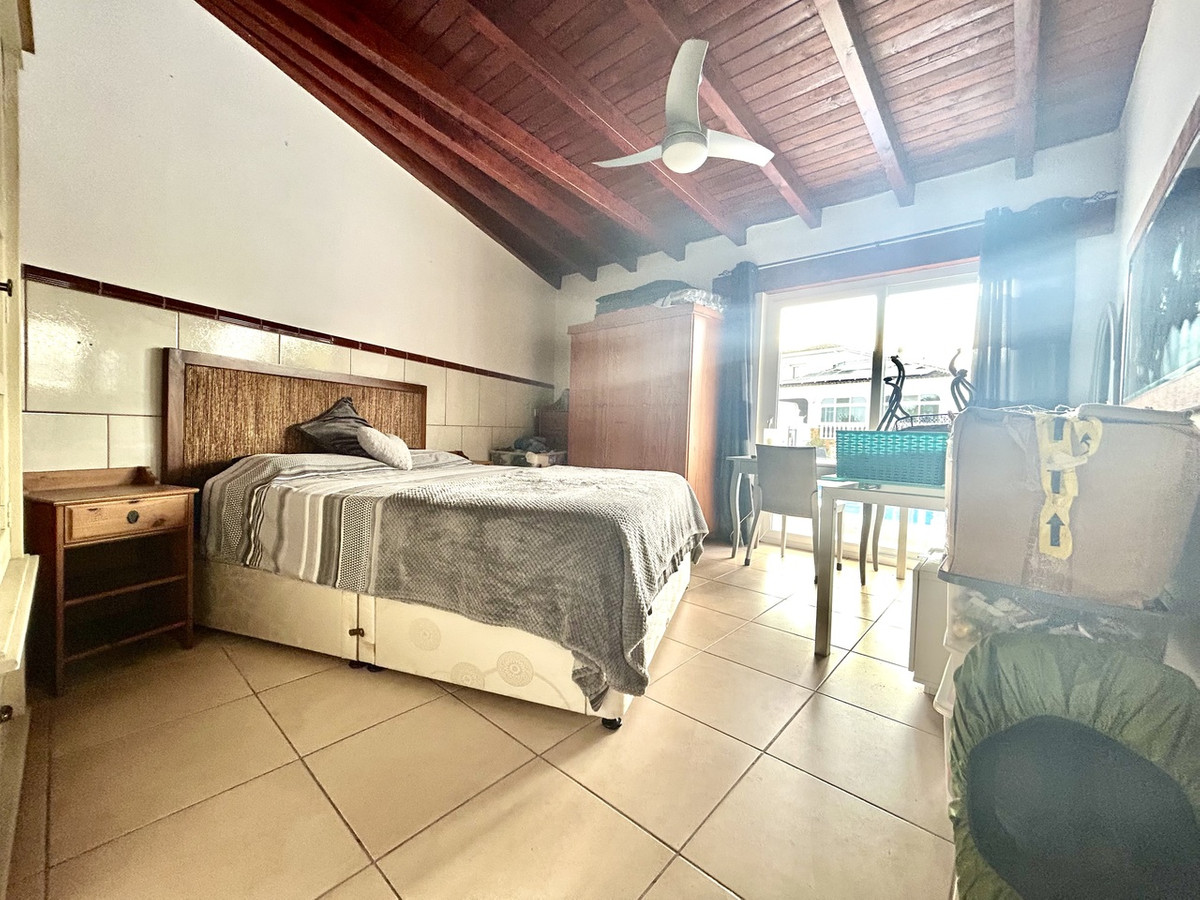 For sale - 4 Bedroom 4 Bathroom House - Detached Villa in Catral - Catral Centro  - Alicante