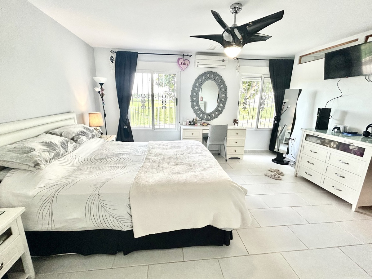 For sale - 4 Bedroom 4 Bathroom House - Detached Villa in Catral - Catral Centro  - Alicante