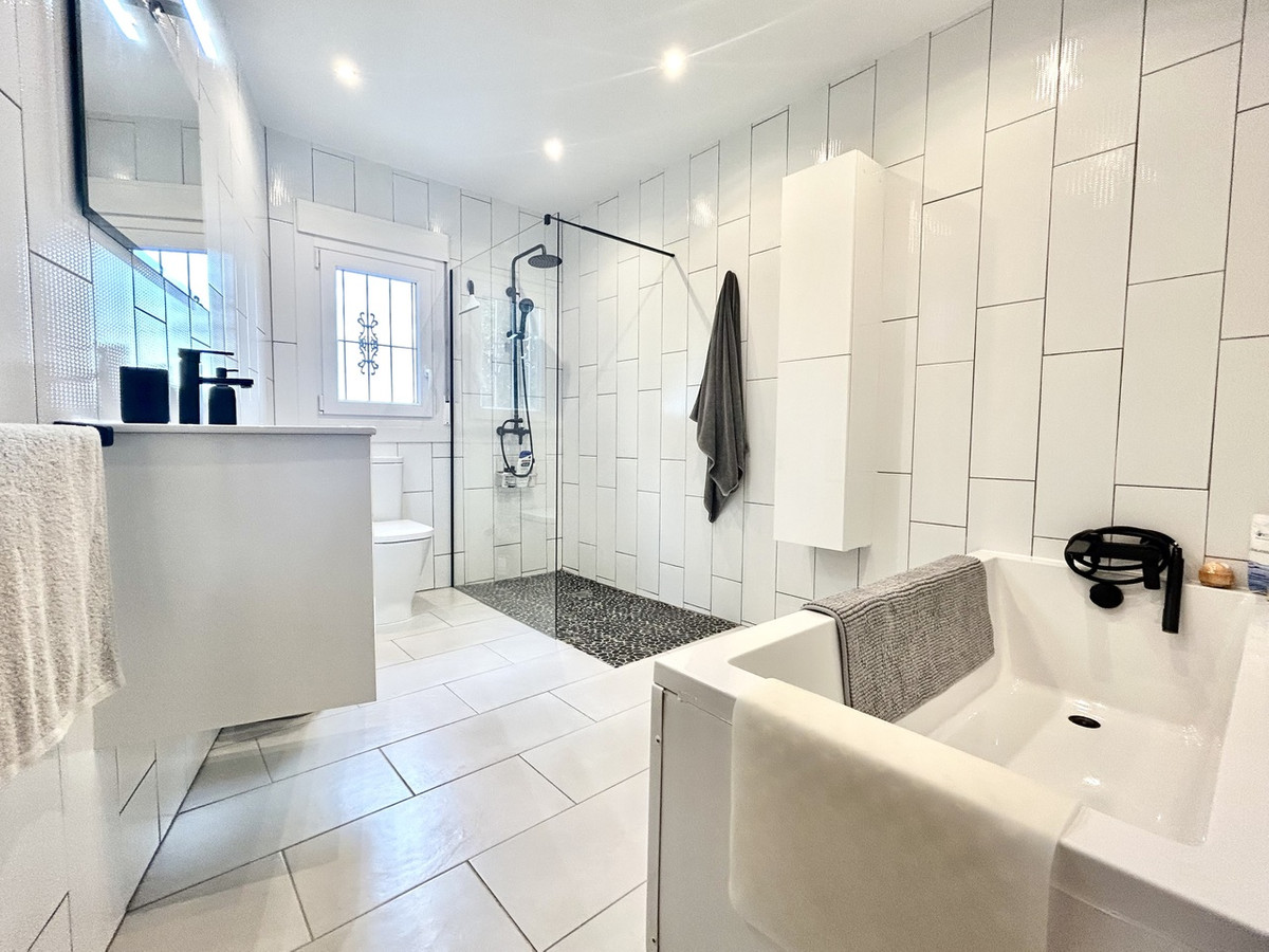 For sale - 4 Bedroom 4 Bathroom House - Detached Villa in Catral - Catral Centro  - Alicante