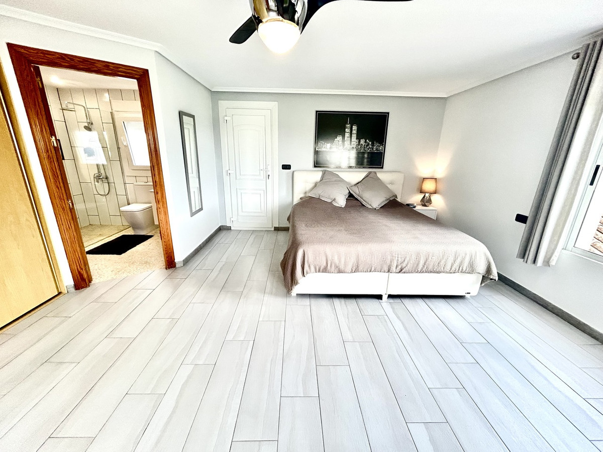 For sale - 4 Bedroom 4 Bathroom House - Detached Villa in Catral - Catral Centro  - Alicante