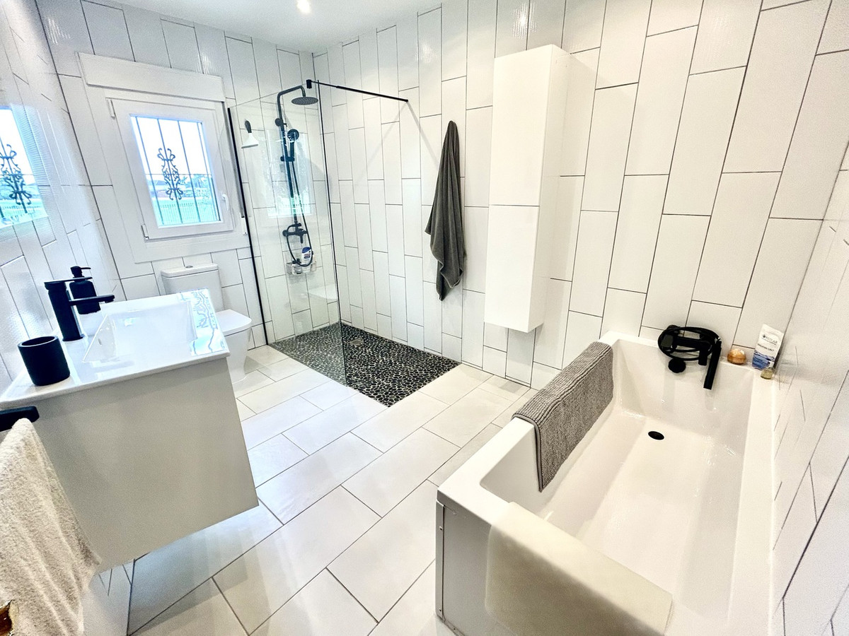 For sale - 4 Bedroom 4 Bathroom House - Detached Villa in Catral - Catral Centro  - Alicante