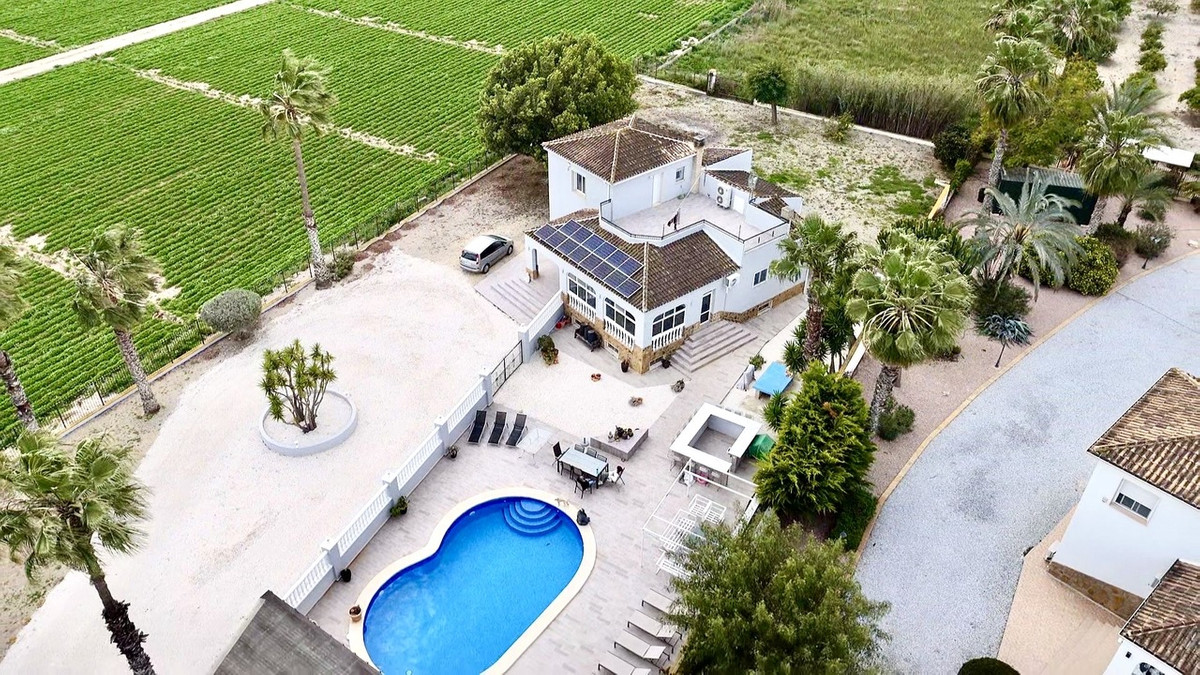 For sale - 4 Bedroom 4 Bathroom House - Detached Villa in Catral - Catral Centro  - Alicante