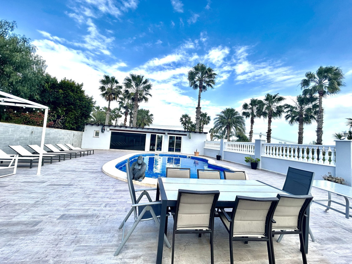 For sale - 4 Bedroom 4 Bathroom House - Detached Villa in Catral - Catral Centro  - Alicante