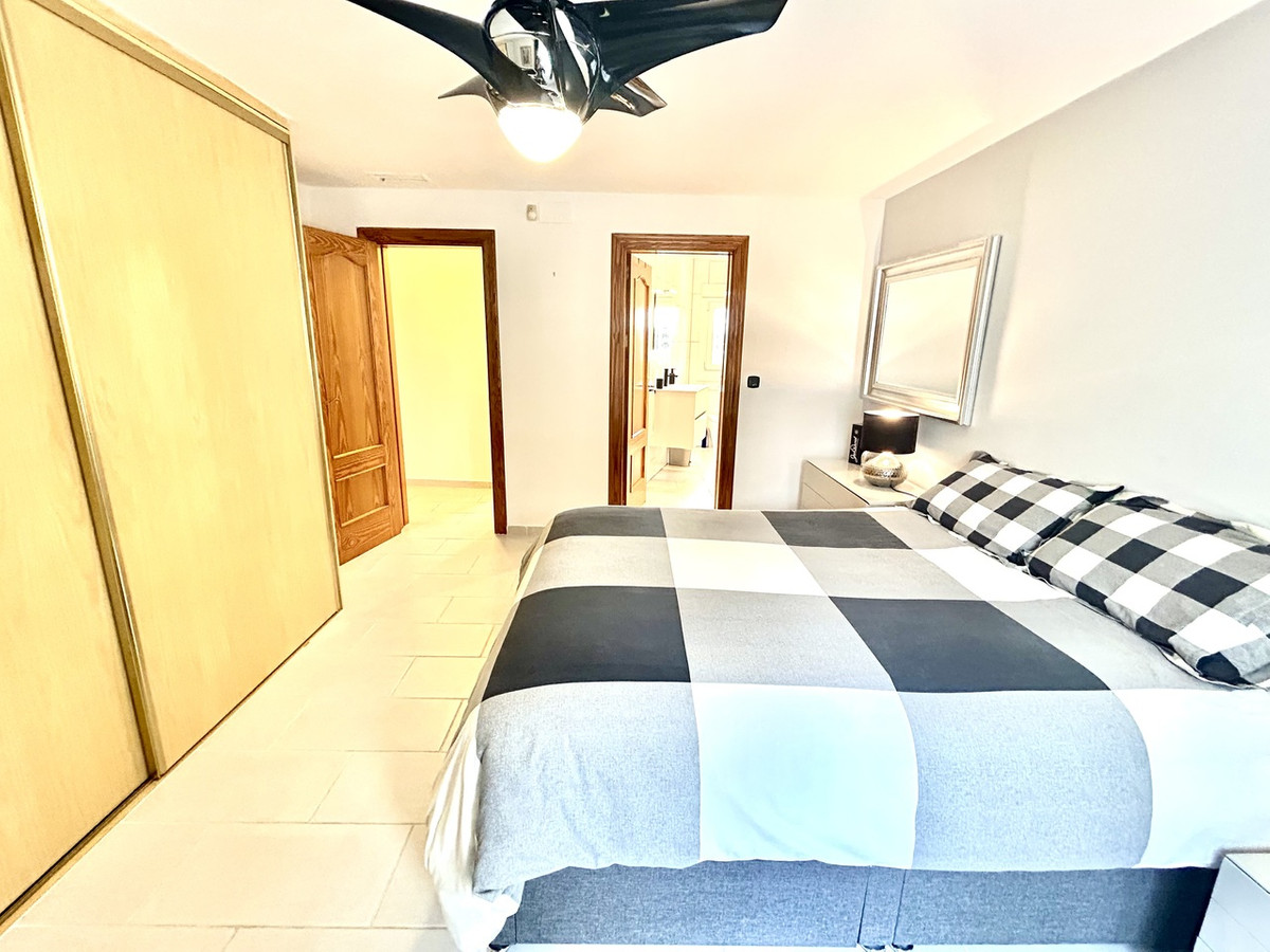 For sale - 4 Bedroom 4 Bathroom House - Detached Villa in Catral - Catral Centro  - Alicante