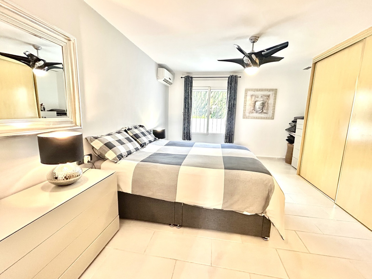 For sale - 4 Bedroom 4 Bathroom House - Detached Villa in Catral - Catral Centro  - Alicante