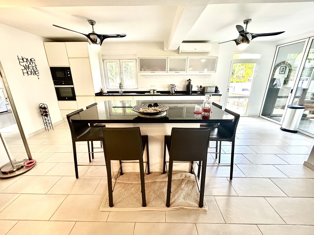 For sale - 4 Bedroom 4 Bathroom House - Detached Villa in Catral - Catral Centro  - Alicante