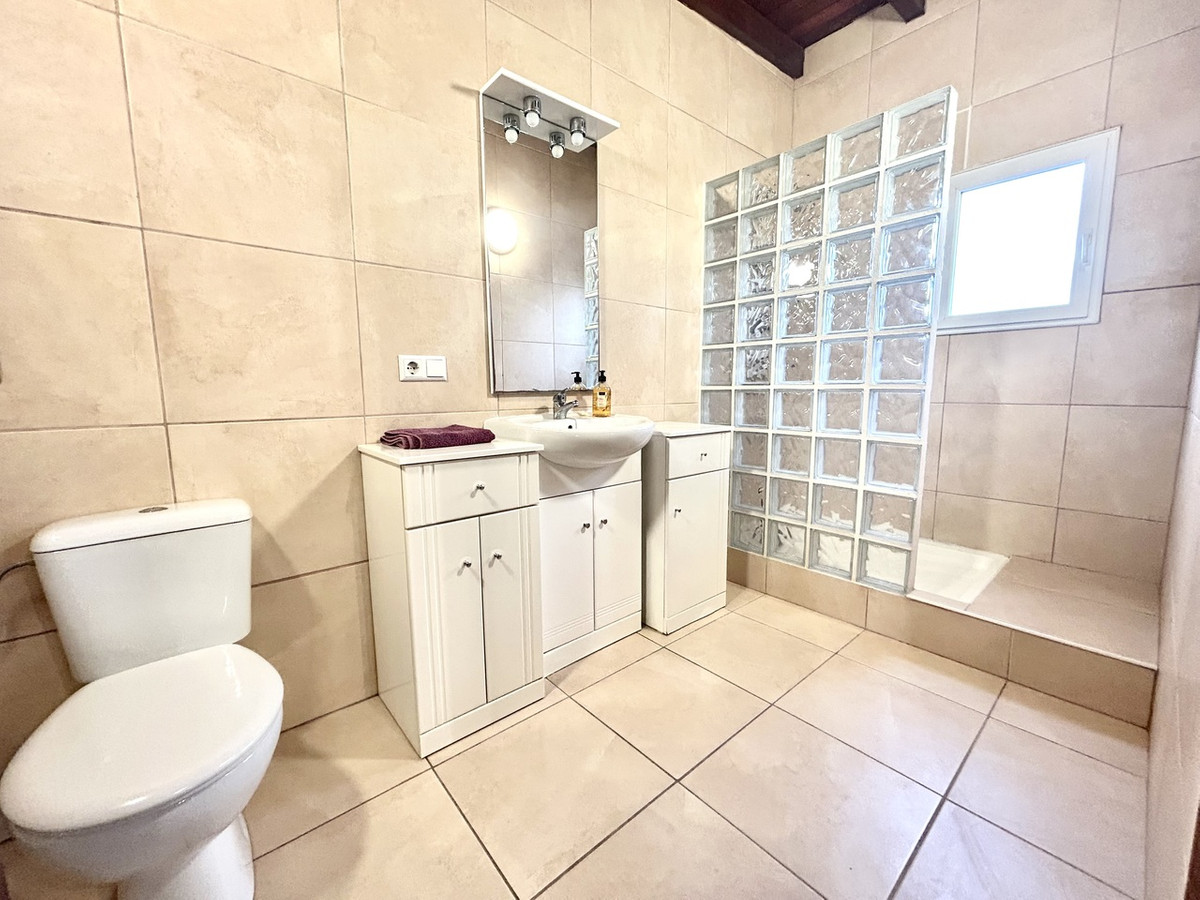 For sale - 4 Bedroom 4 Bathroom House - Detached Villa in Catral - Catral Centro  - Alicante