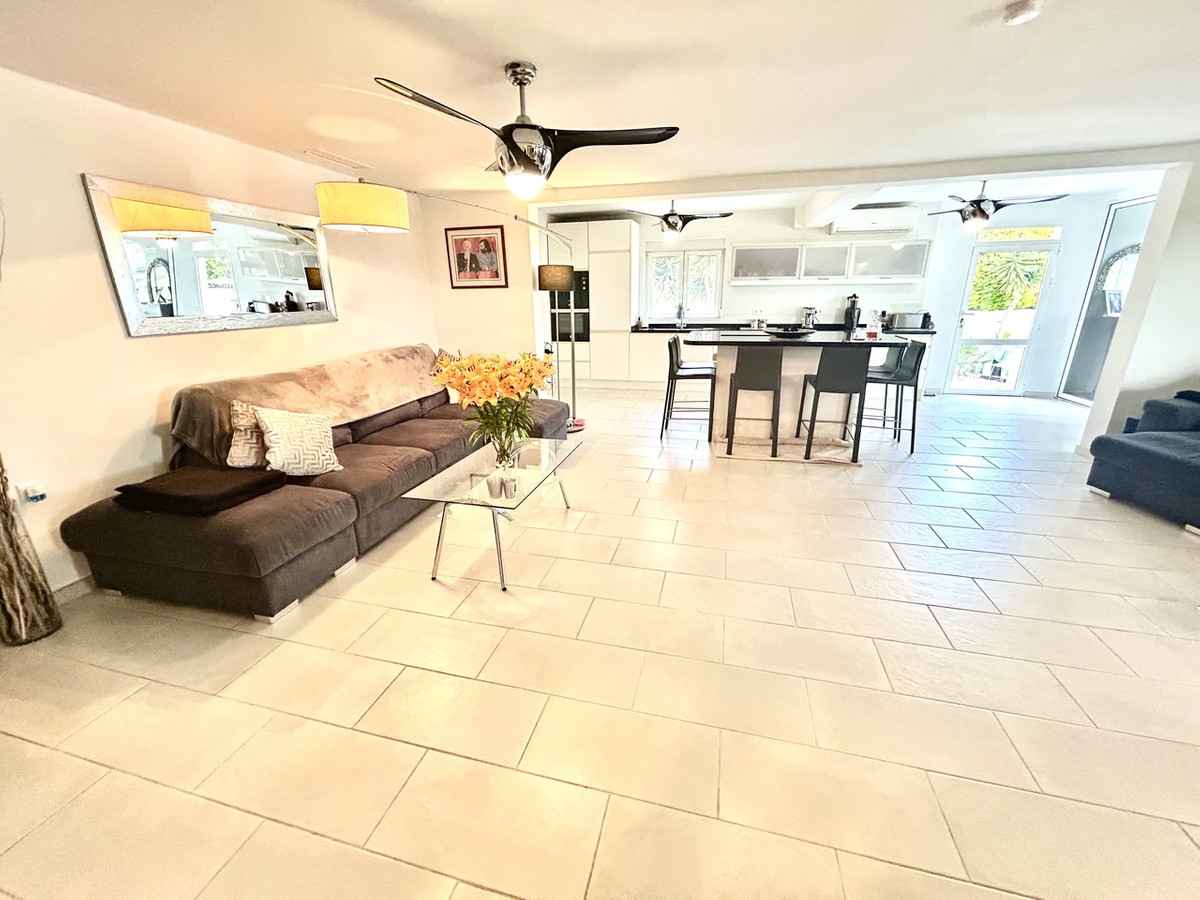 For sale - 4 Bedroom 4 Bathroom House - Detached Villa in Catral - Catral Centro  - Alicante