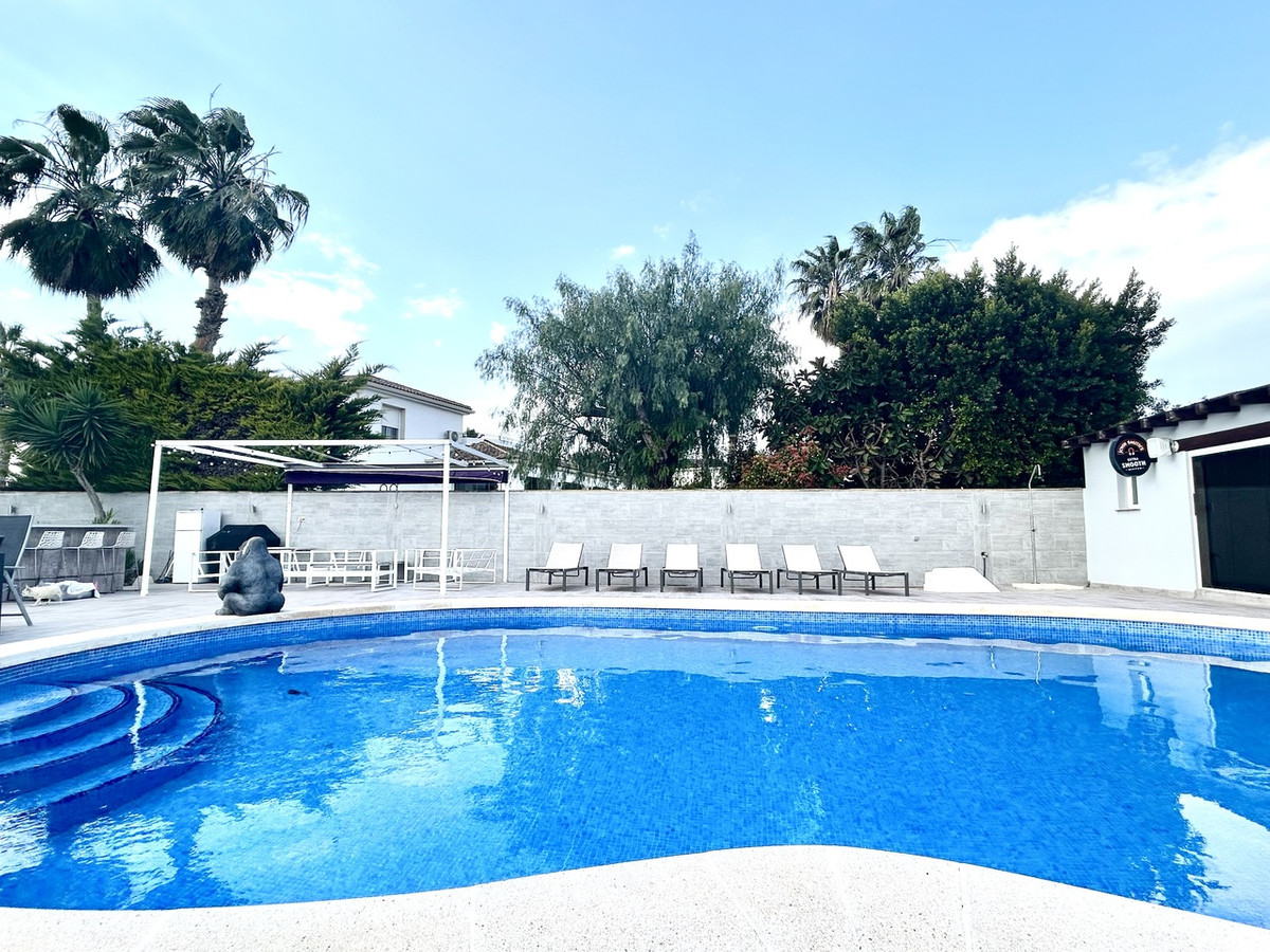 For sale - 4 Bedroom 4 Bathroom House - Detached Villa in Catral - Catral Centro  - Alicante